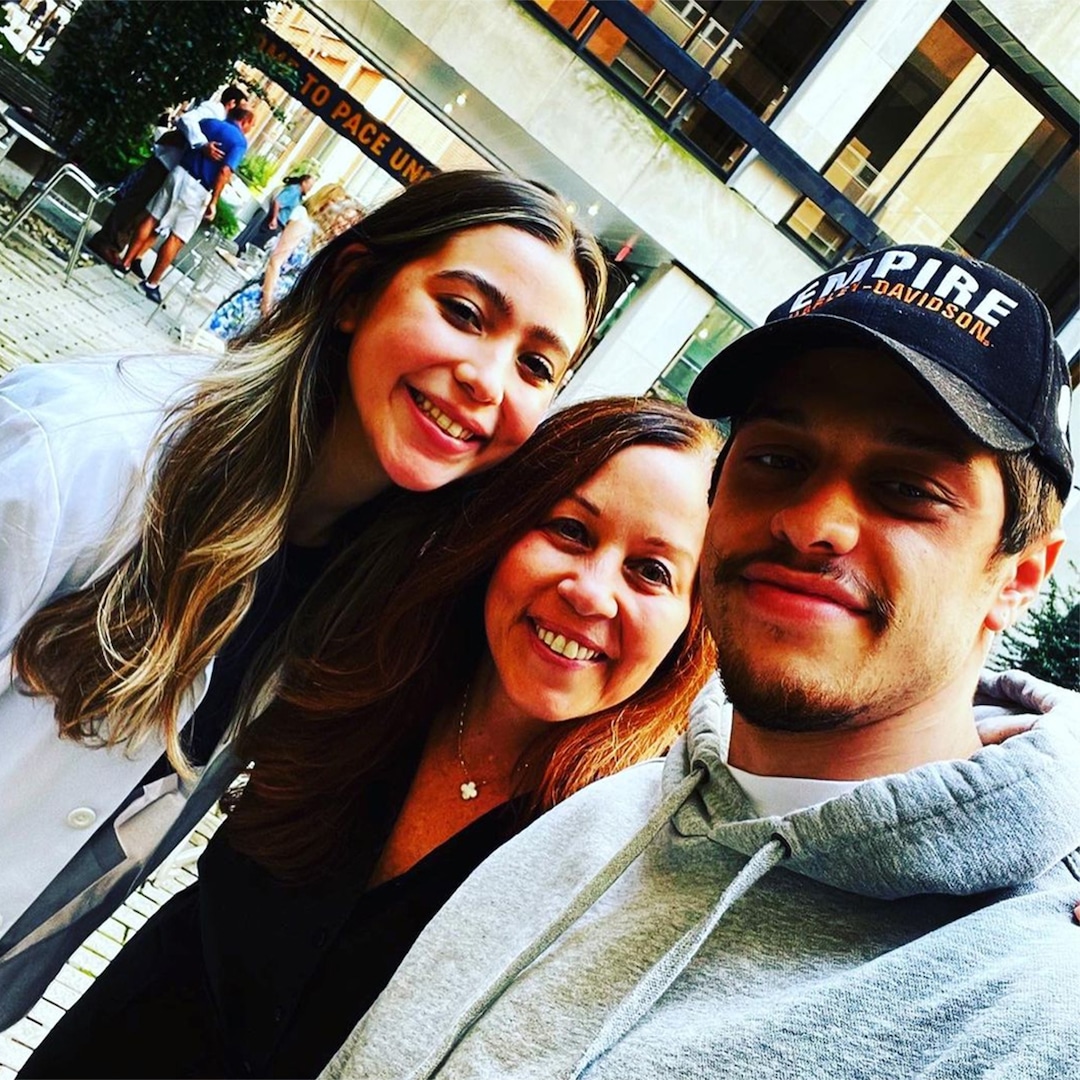 Pete Davidson’s Sister Casey Pays Tribute to Their Dad on 9/11 Pete Davidson’s Sister Casey Pays Tribute to Their Dad on 9/11